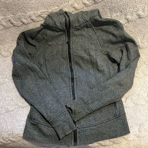 Like New LuLuLemon Scuba Zip up Hoodie size 6